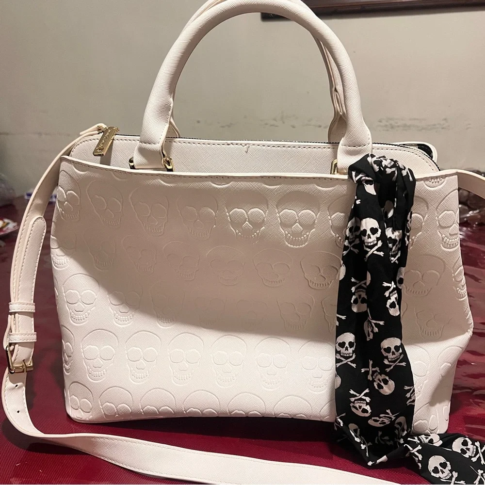 White Skull Embossed Handbag - Picture 8 of 13